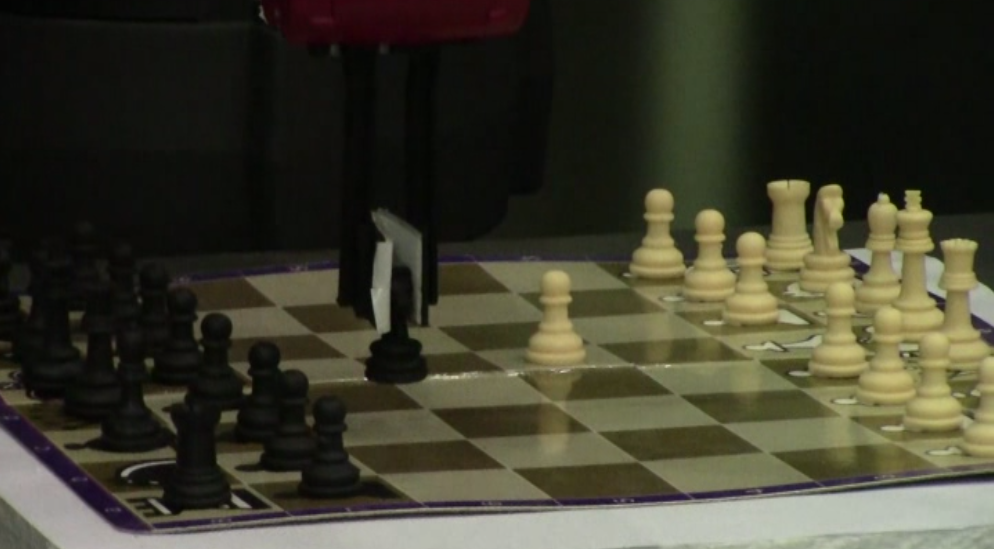 chess-placing-piece